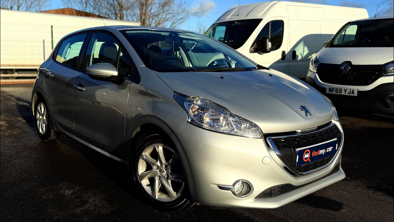 PEUGEOT 208