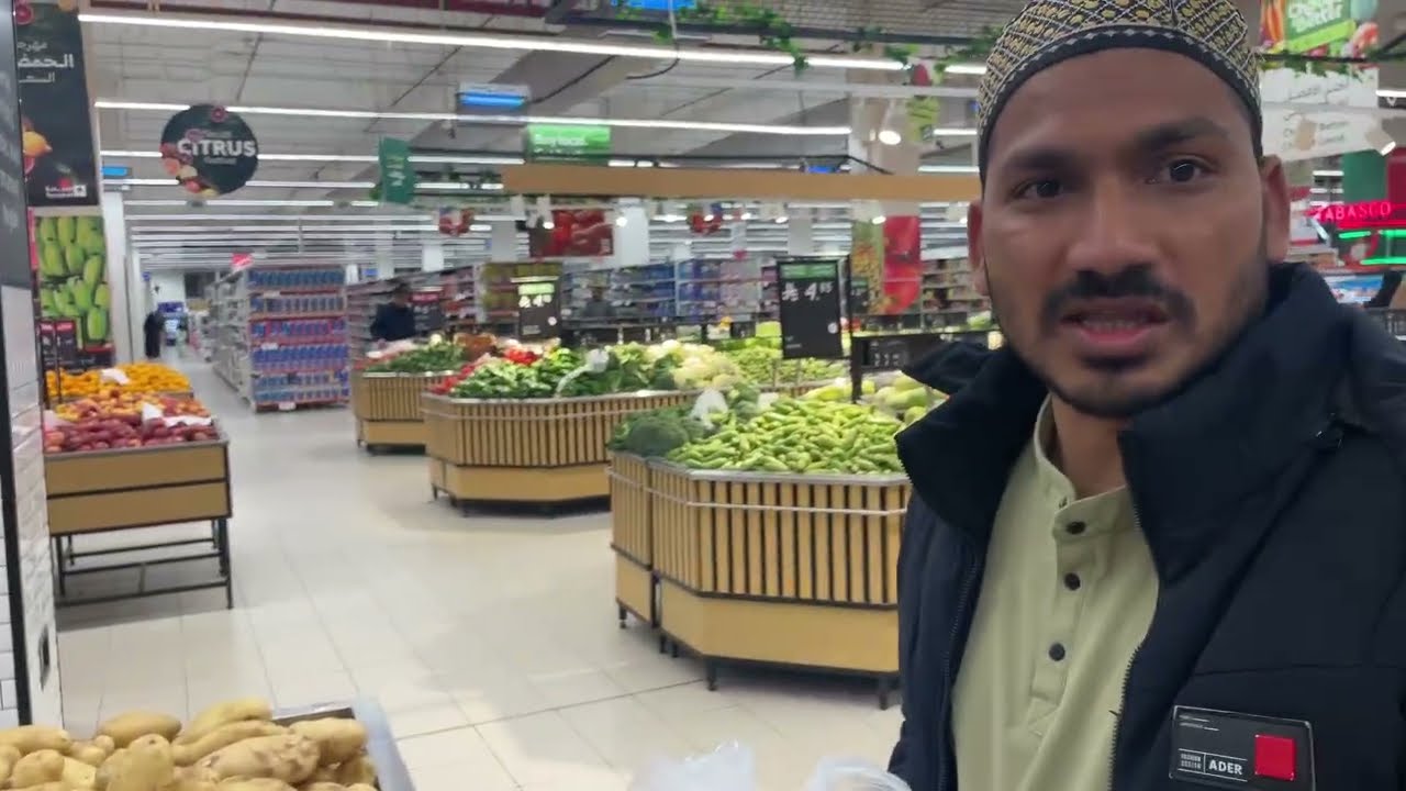 # bas Thodi si shopping Aur market Khubsurti. 🍅 Market Ka pyara view 😍