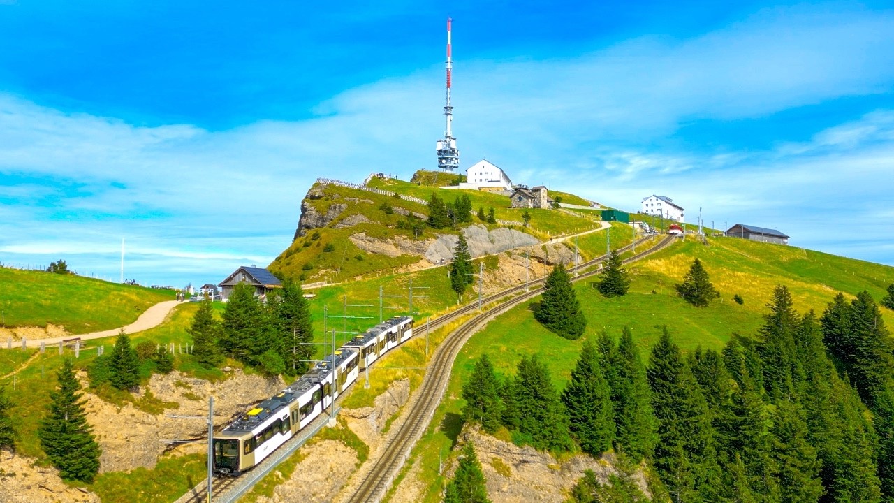 Riding a train to Mt Rigi in Switzerland 🇨🇭 Swiss Alps 4K