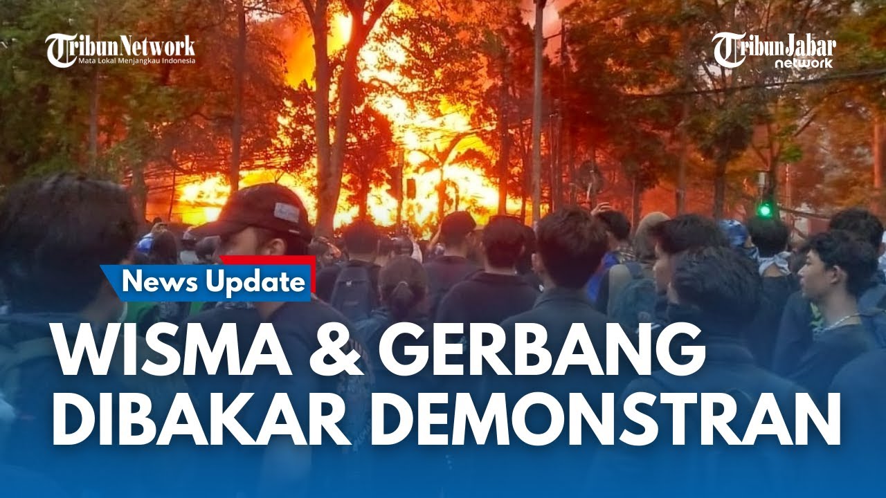MENCEKAM !!! Kawasan Jalan Diponegoro Memanas, Massa Aksi Bakar Aset MPR RI dan Pagar DPRD Jabar