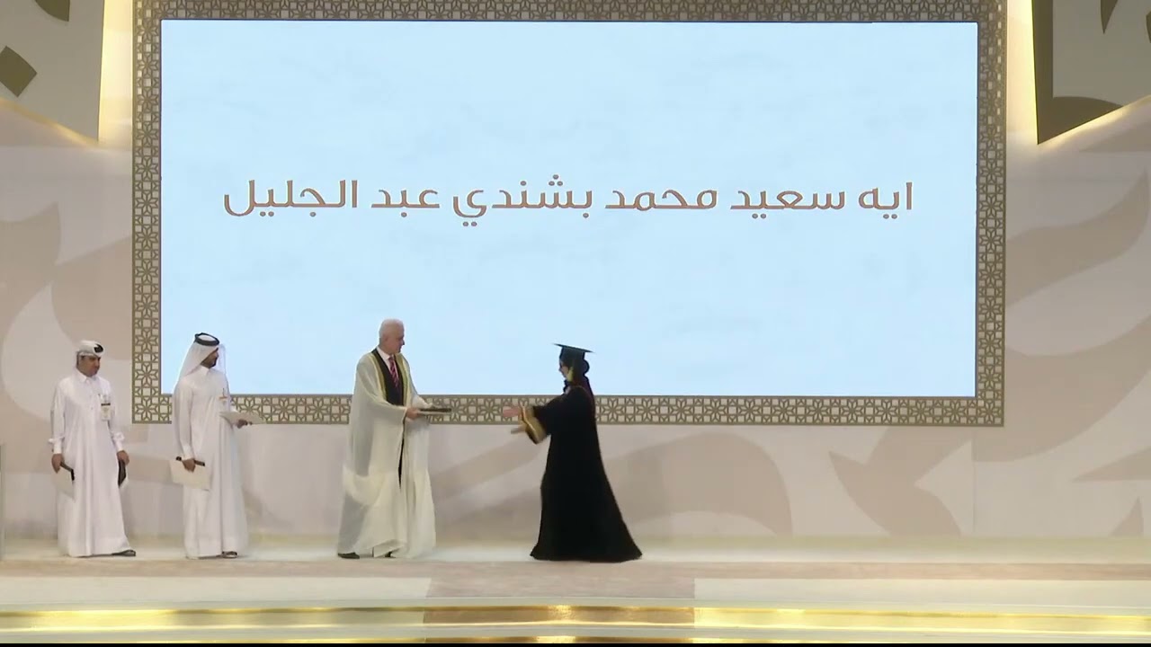 تكريم خريجات كلية الطب ضمن حفل تخرج جامعة قطر 2022