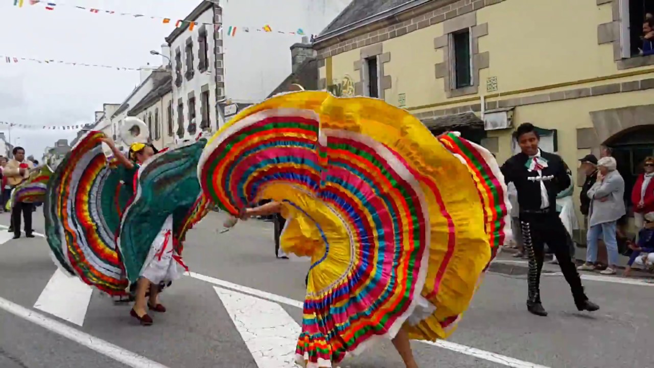 Mondial Folk 2017 Plozevet défilé complet