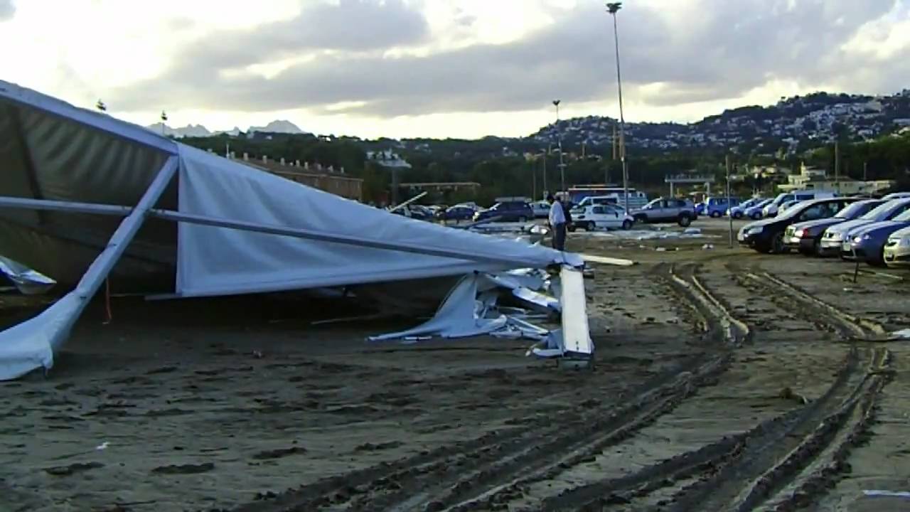 Sturmsch&auml;den  Moraira Spanien, Sturm zerst&ouml;rt Messezelt in Moraira, massive Sch&auml;den an H&auml;user.