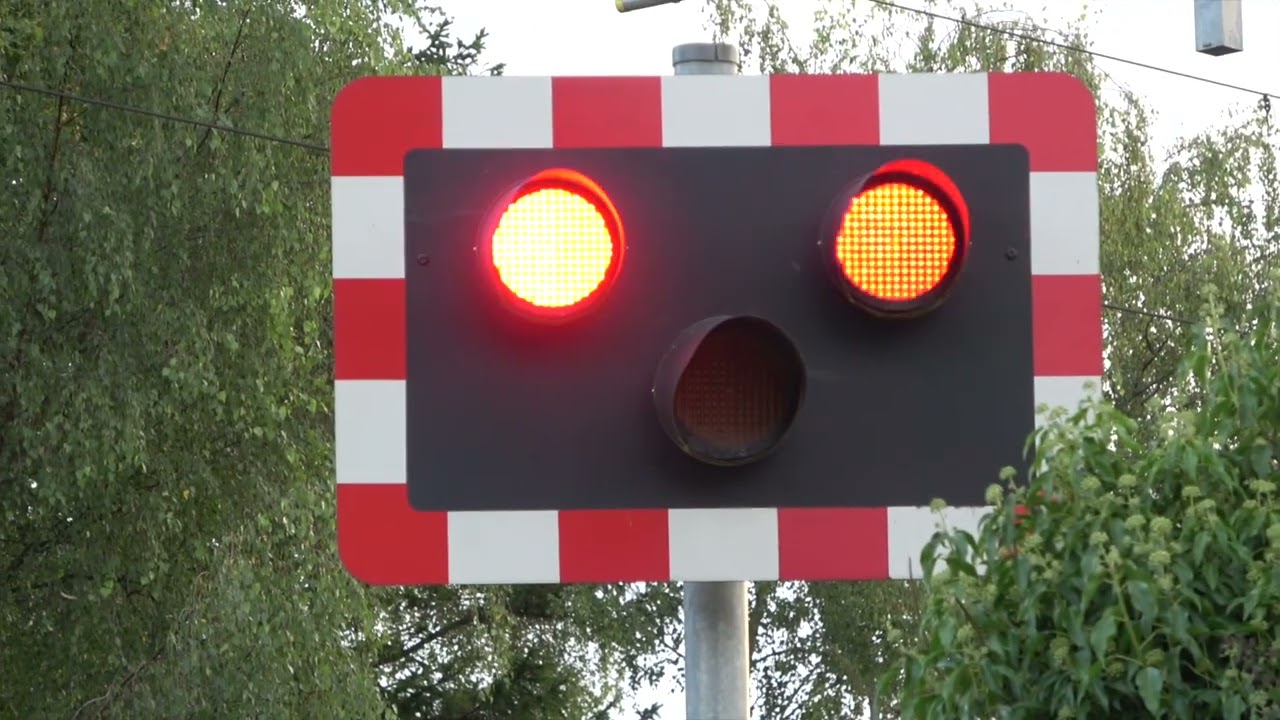 Steventon West Level Crossing