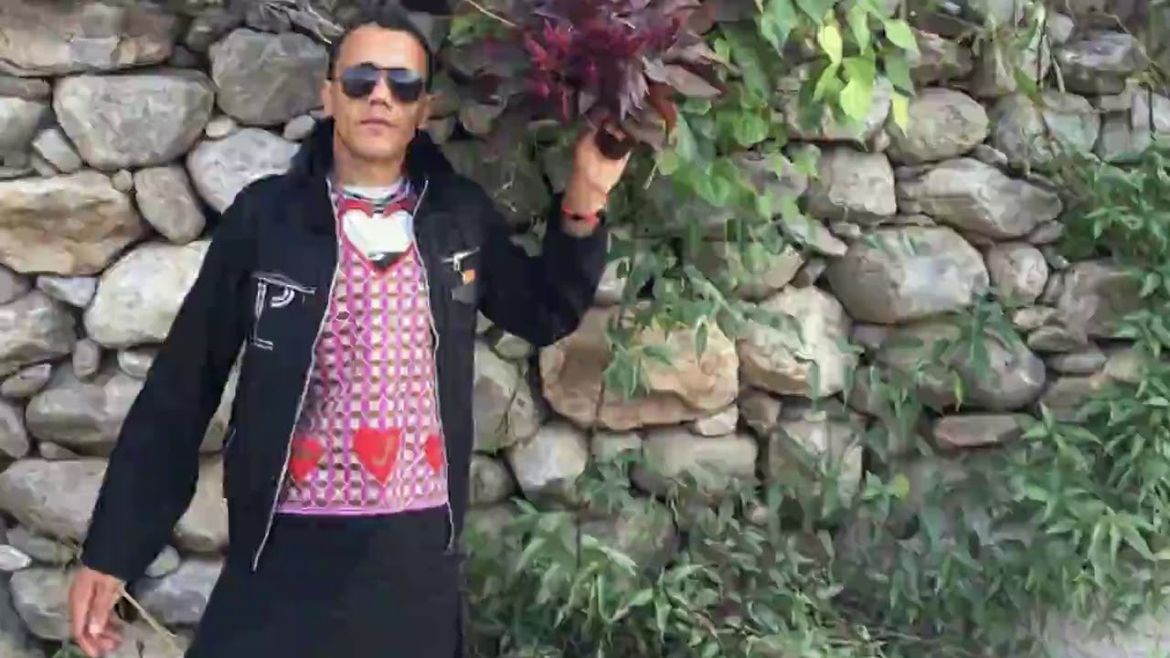 صدای نیک محمد شهین خاننده پشایی زبانان این بار شعر پارسی سروده