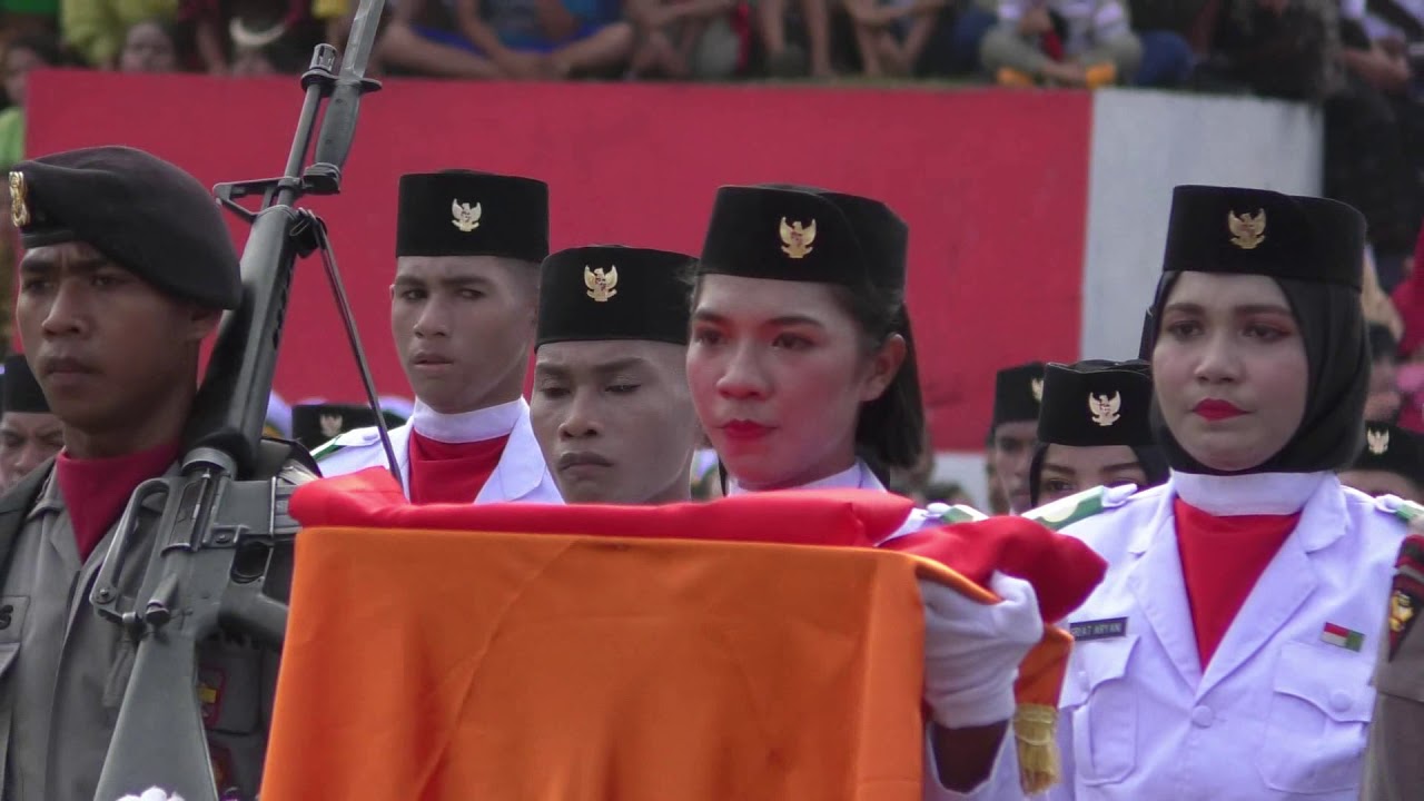 PASKIBRAKA KABUPATEN ENDE TAMPIL MEMUKAU DI LAPANGAN PANCASILA ENDE