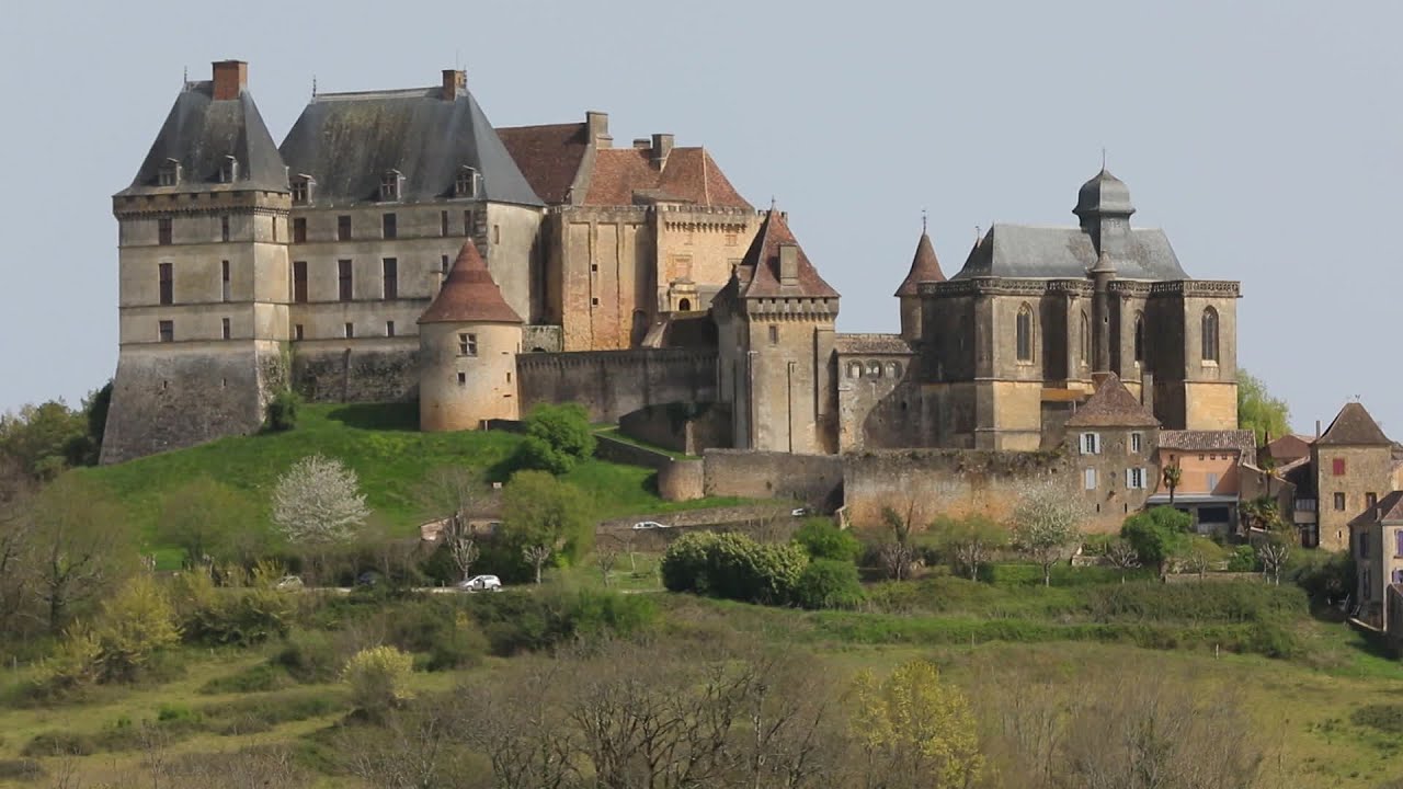 Les pourquoi de France 3 Périgords : pourquoi y-a-t-il autant de châteaux en Dordogne ?