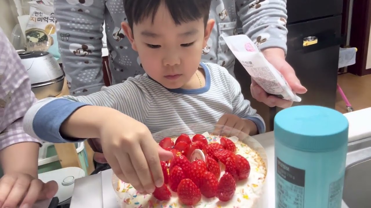 시각 장애인 ㅍ엄마 7 년째 든든히 지켜 주는 첫째 의 생일을 축하합니다🎂￼
