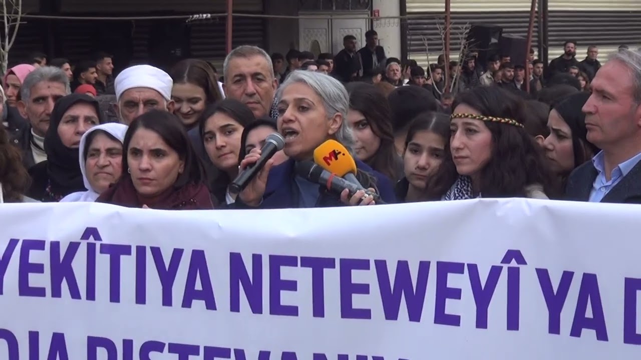 CİZRE'DE İZİNSİZ GÖSTERİYE POLİS İZİN VERMEDİ