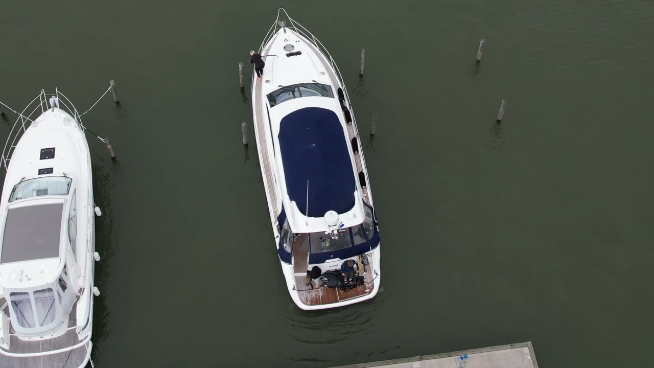 Berthing our Fairline Phantom 43 stern-to
