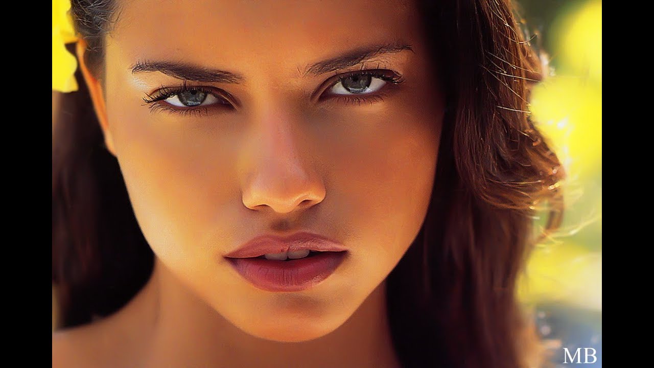 Adriana Lima Photo Gallery