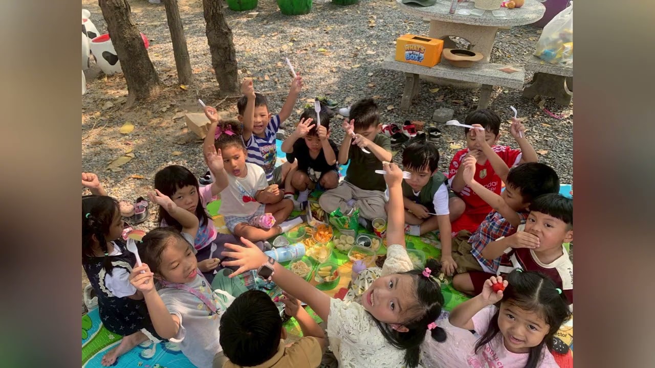 Picnic mats ready, baskets packed, and smiles everywhere! 🍎🥪🌿