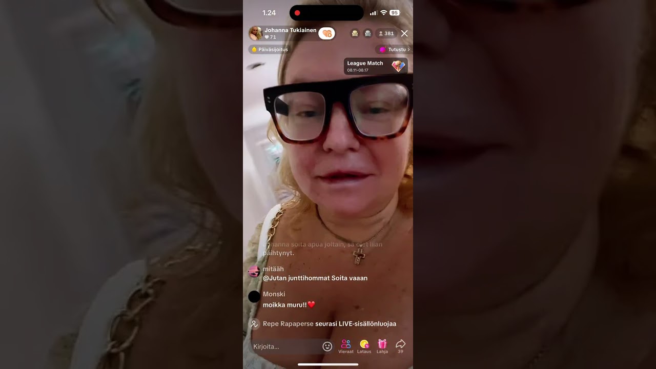 Tuksu ettii  huonettaan 🤣😂