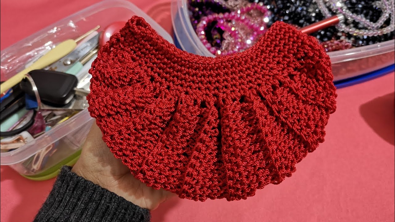 Bolsita Media Luna Tejida a Crochet