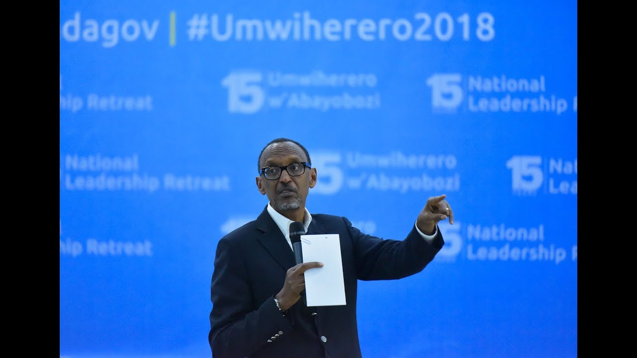 PEREZIDA KAGAME ARANENGA ABAYOBOZI BAKORERA KU JISHO