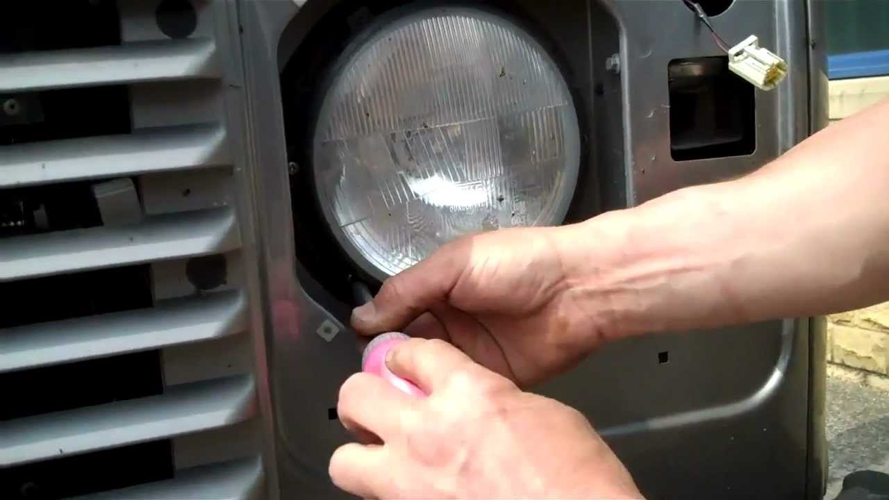DRL Headlight upgrade on Land Rover Defender Classic with electric motor adjust