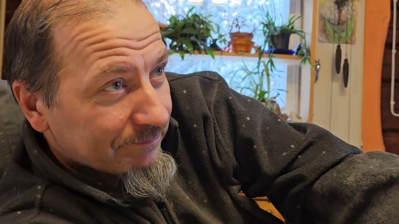 Katsojapostia ja Artsi kuvaa Cedriciä. Viewers' mail and Artsi are filming Cedric.