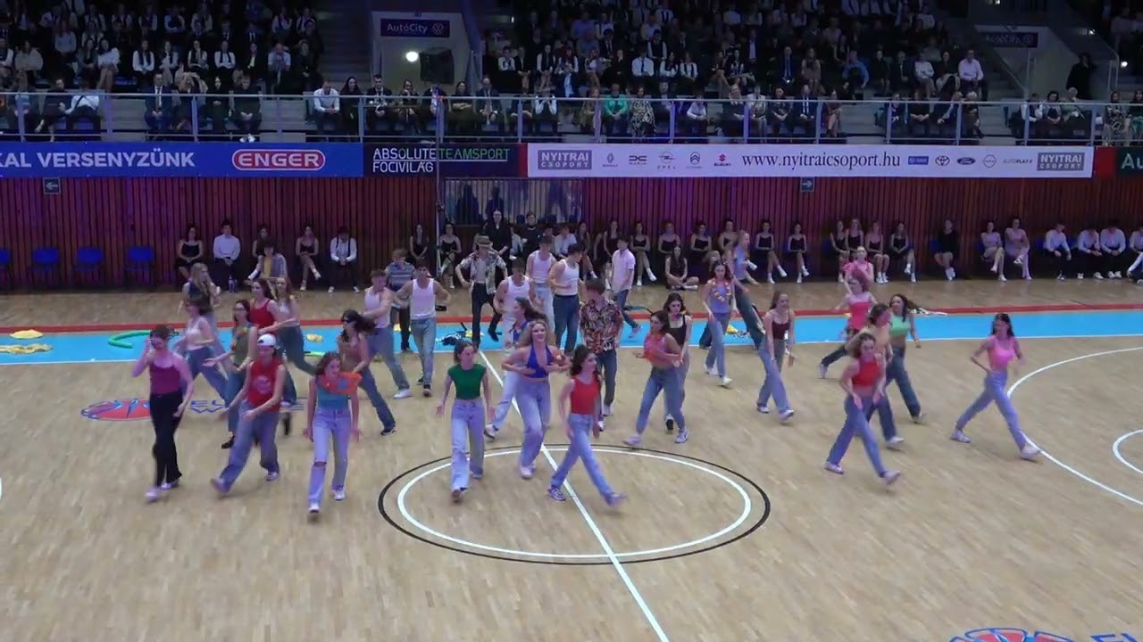 12.B osztály szalagavató tánca - 2025. 12. 05.