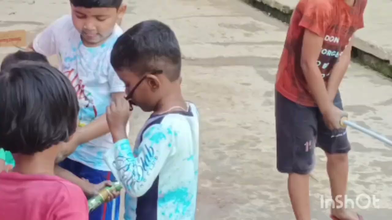 আমার বাড়ির ছোটদের রং খেলার কিছু আনন্দের মুহূর্ত 