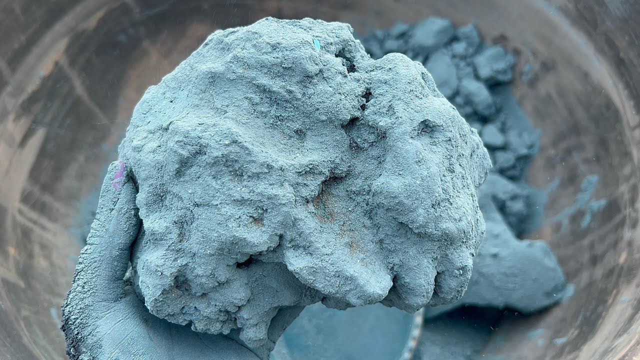 Dry crumbling dust lovers pure blue cement dry crumbling 