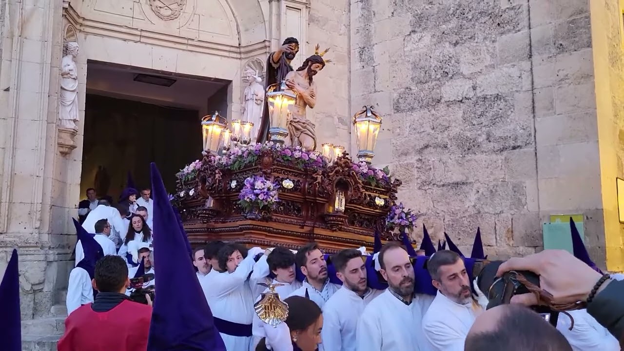 Semana Santa Cuenca 2023 - Salida de El Bautismo desde la iglesia de San Pedro.