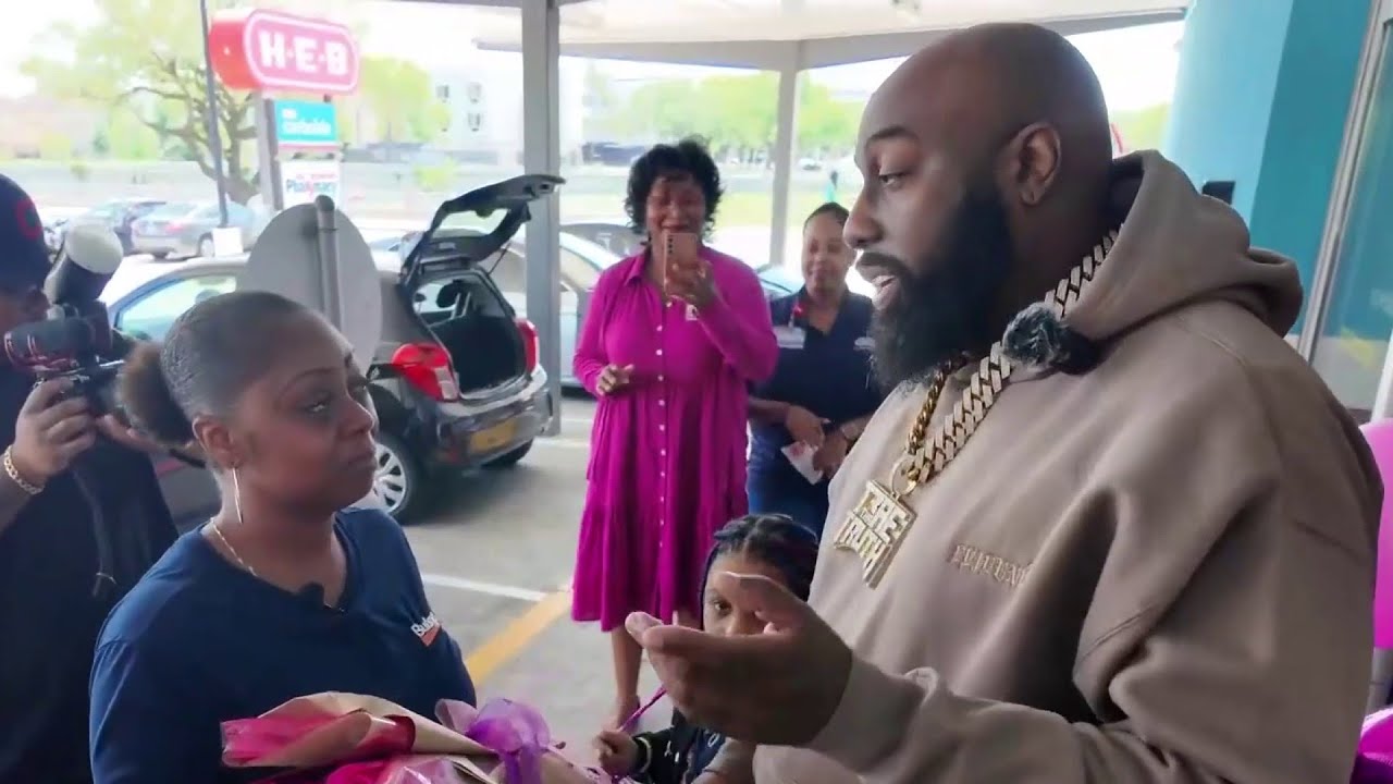 Mother robbed of SNAP benefits get surprised with donation