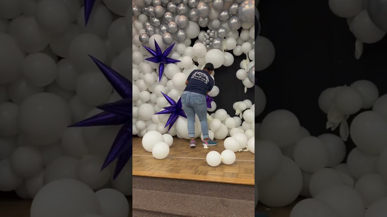 Popping Balloons #gtheballoonlady #balloon #backdrops