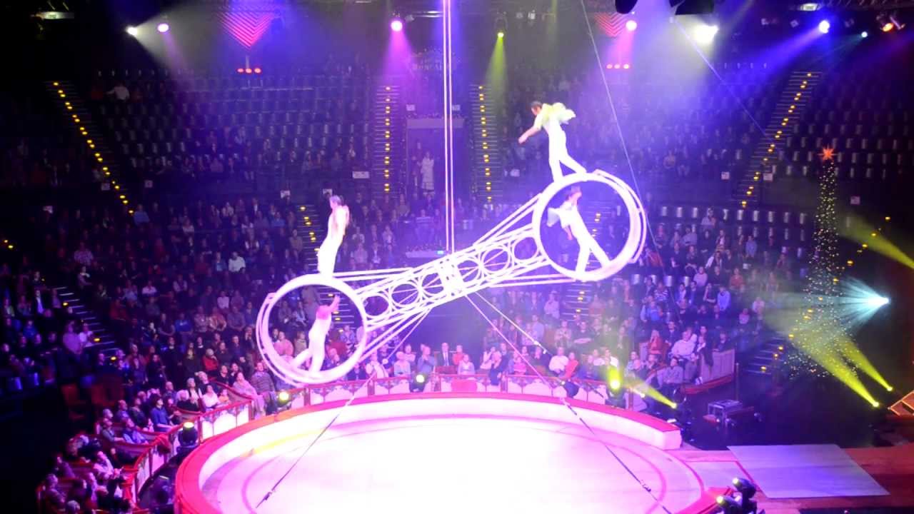 Circus Roncalli-Todesrad-Wheel of Death-Tempodrom Berlin-Nicko and William