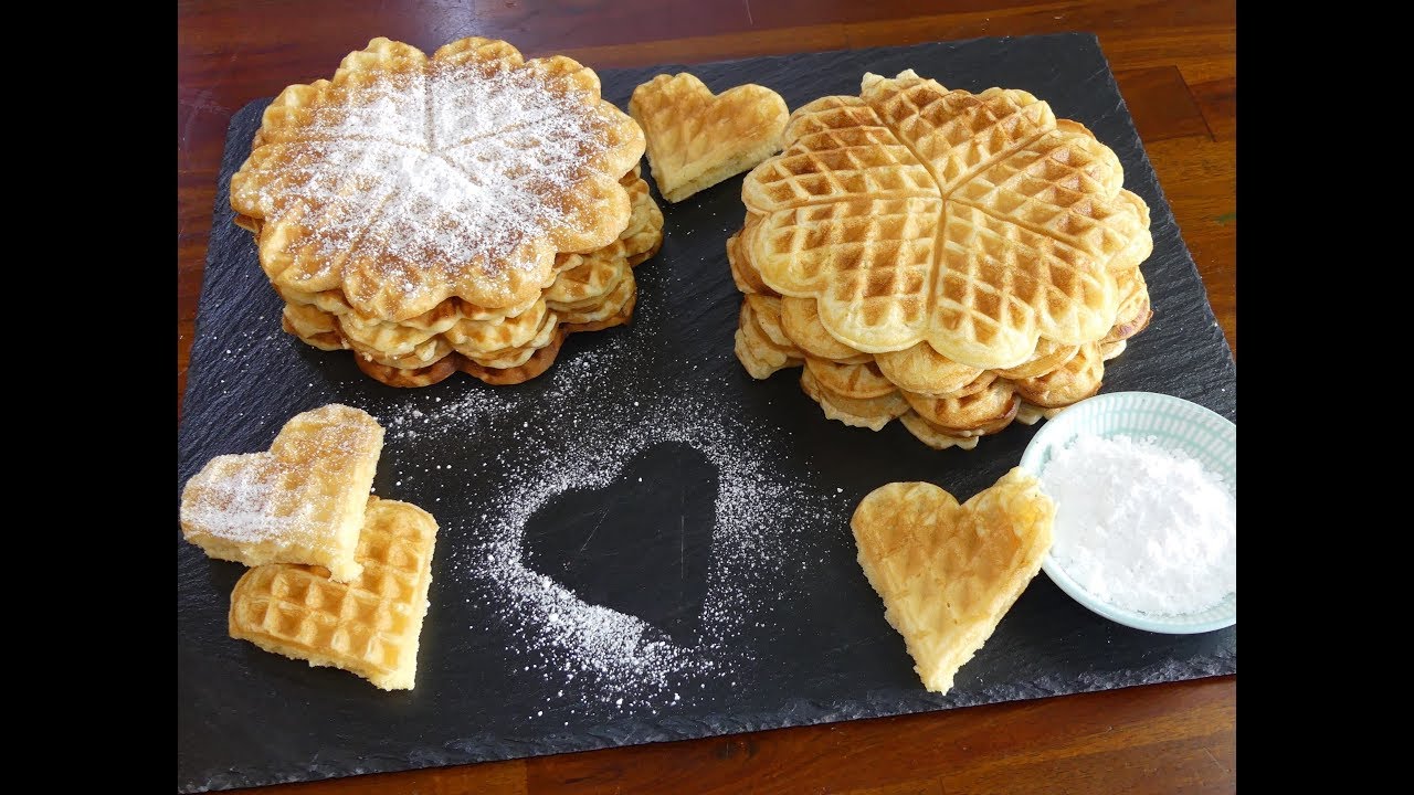 Geheimes Waffelrezept nach Omis Art/ Herzwaffeln/ Waffle/Waffeln mit Puderzucker/Rezept für 15 Stück