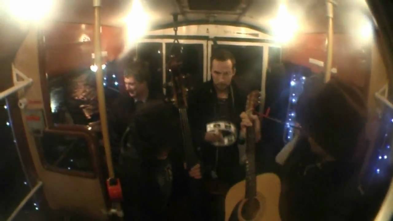 Koncert egy villamoson! (HD)