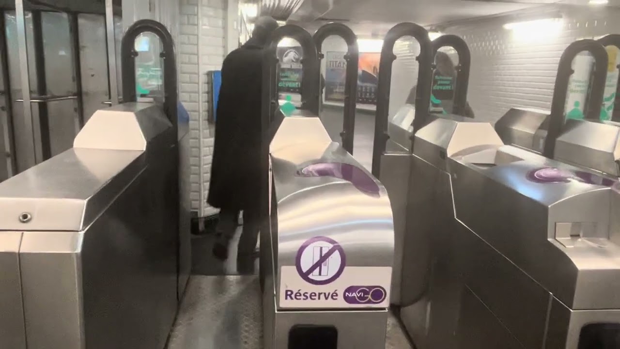 Passage entrée Montparnasse métro 4 RATP 