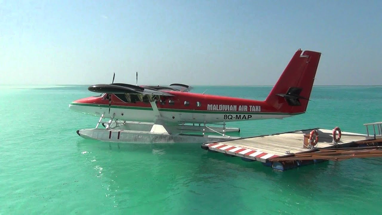 Maldivian air taxi Twin Otter takeoff