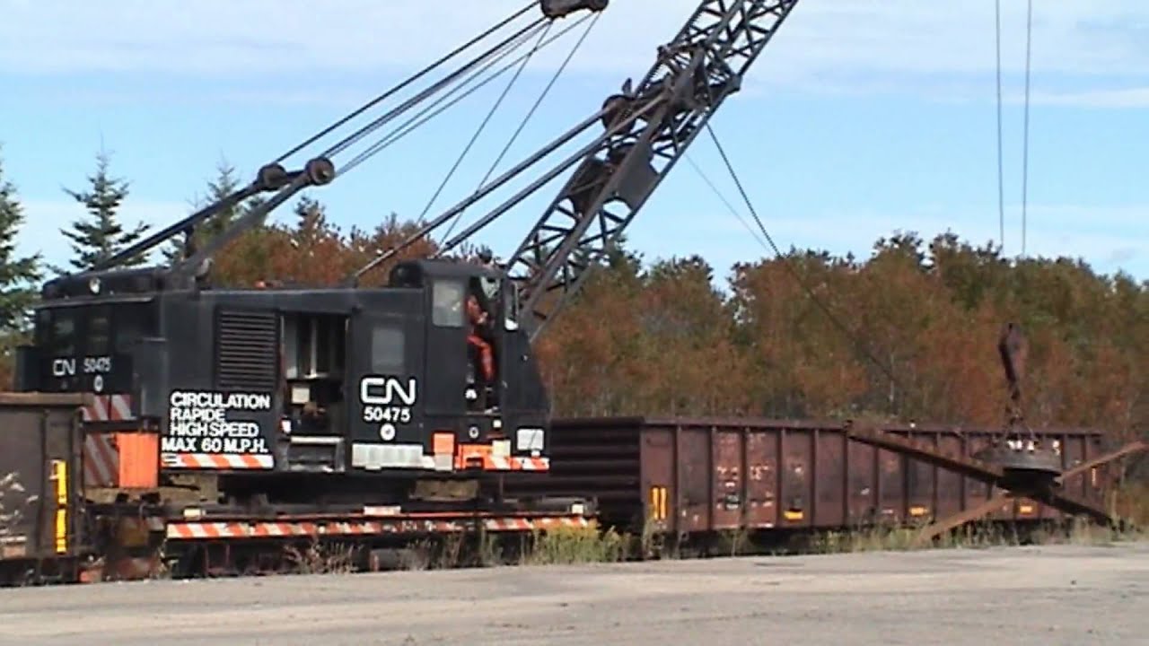 Railfanning - CN crane removes old rails