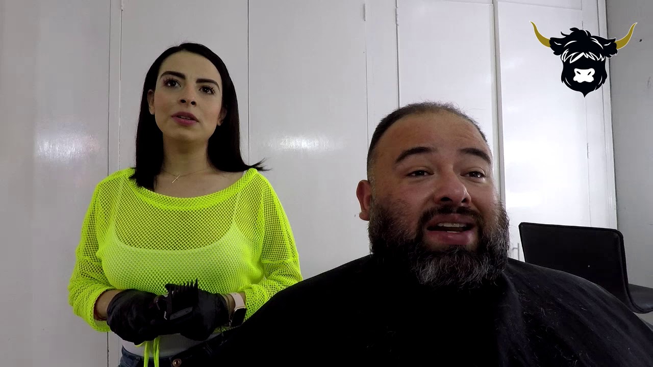 Jahely Ortega Studio Guadalajara Jalisco Mexican Lady Barber haircut and shave