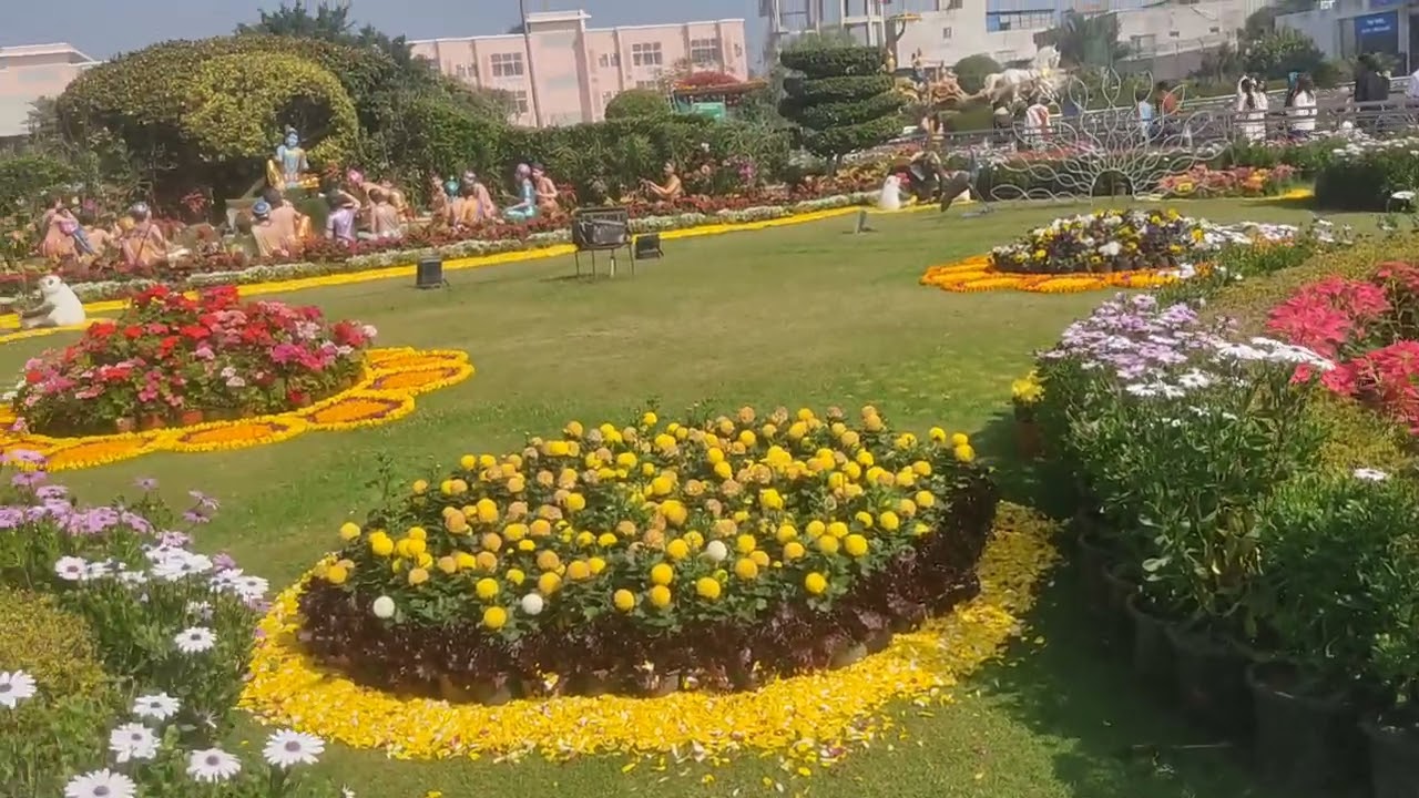 Kanha ji makhan bantte huye. 🎉🙏🎉