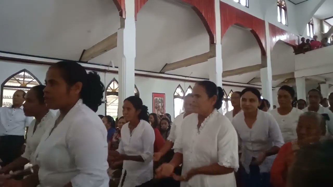 TARIAN PENGANTAR PERSEMBAHAN HARI RAYA NATAL IBU - IBU SANGLIAT KRAWAIN