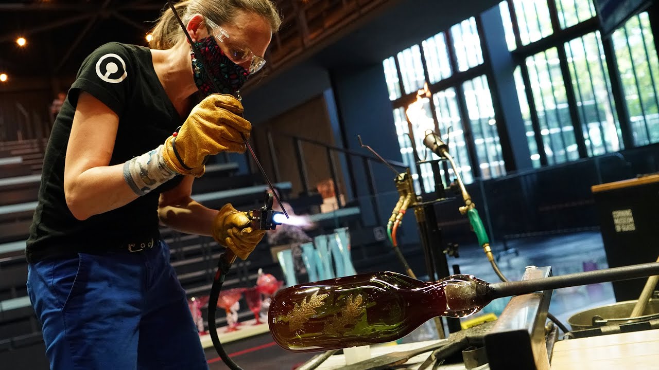 In Sparkling Company Hot Glass Live Stream with Helen Tegeler