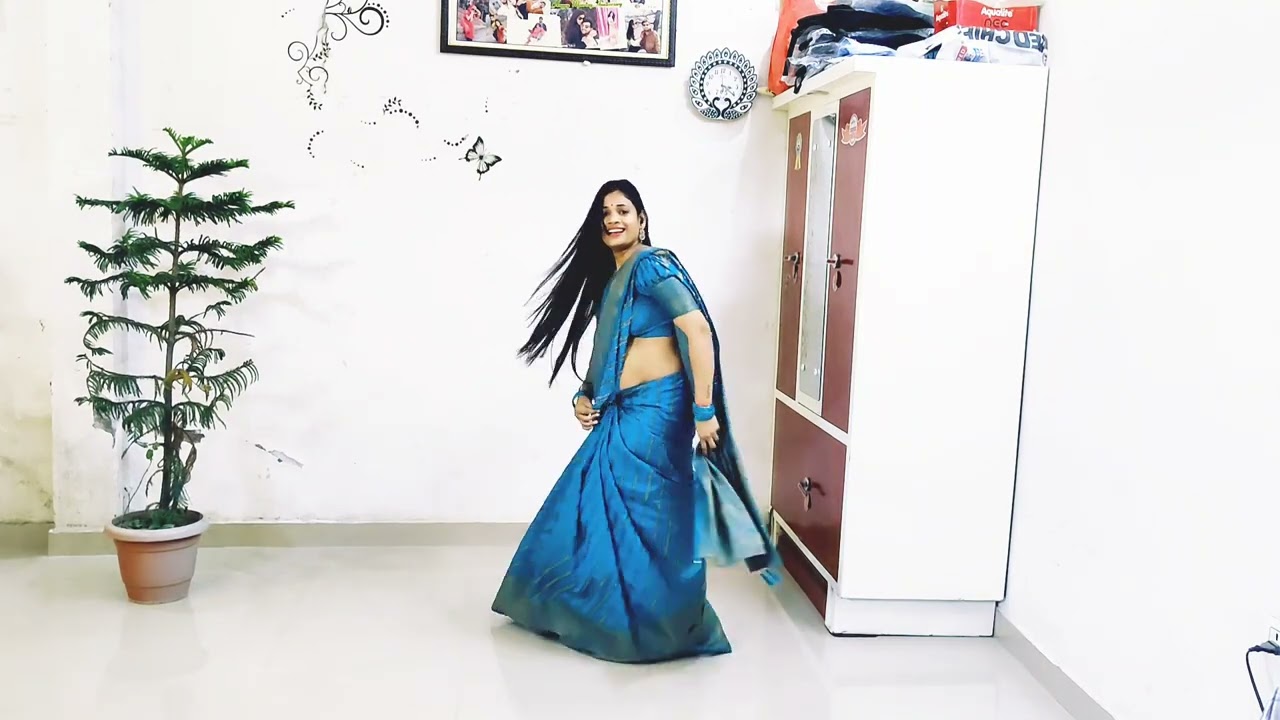 Gore tan se sarakta jaaye // raveena and Govinda song dance video // trending song