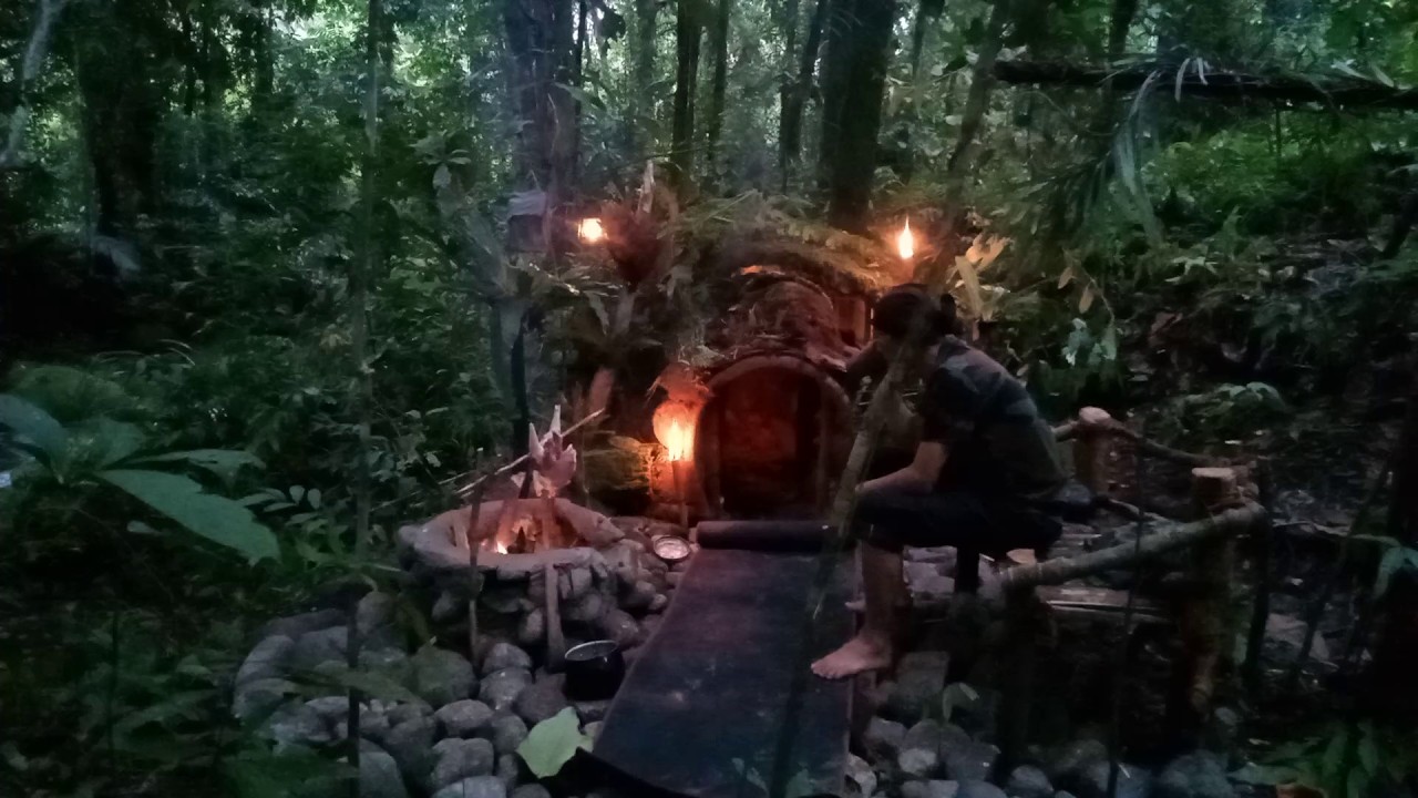 Building a Shelter from Wild Stones, Self-Survival, Bushcraft in Heavy Rain