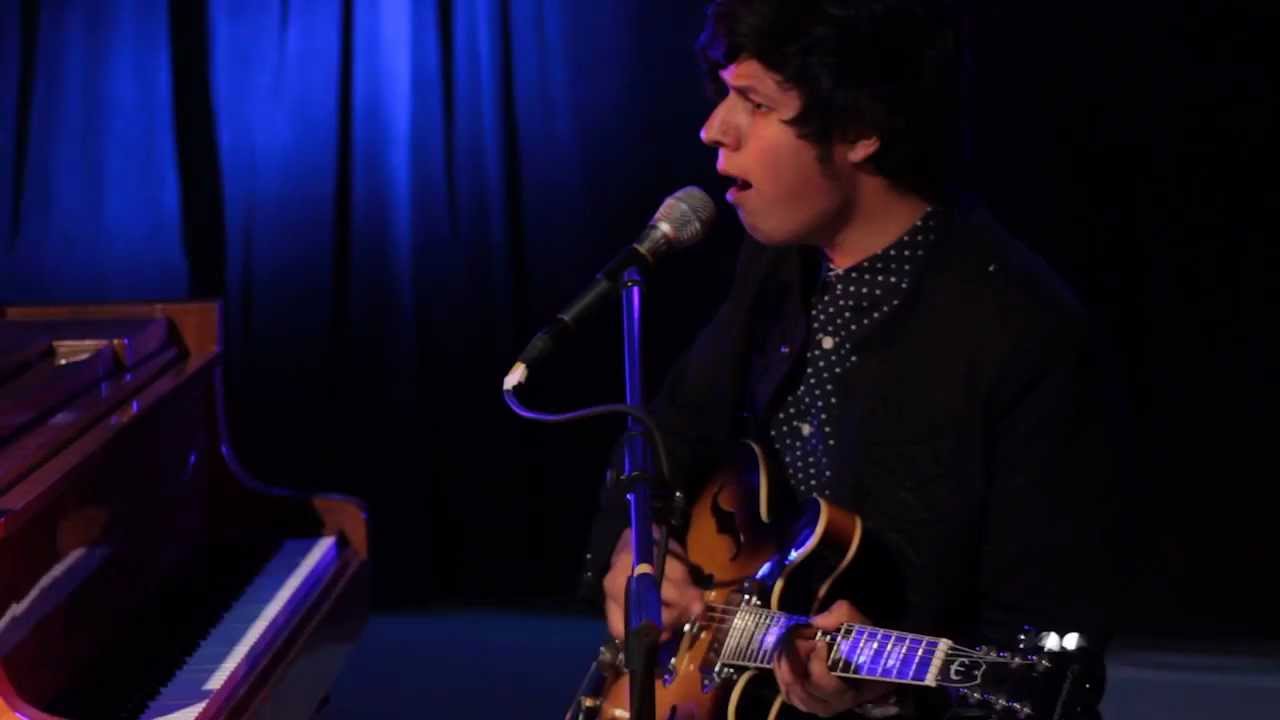 Carla Morrison - Estas que te pelas (Show Tecate 22-12-2012)