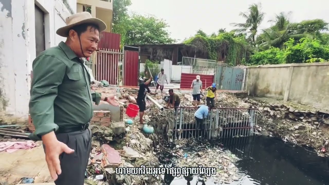 Construction Side: លោក Pang Lyda ត្រួតពិនិត្យការងារស្តារប្រឡាយដែលស្ទះដោយសារសំរាម