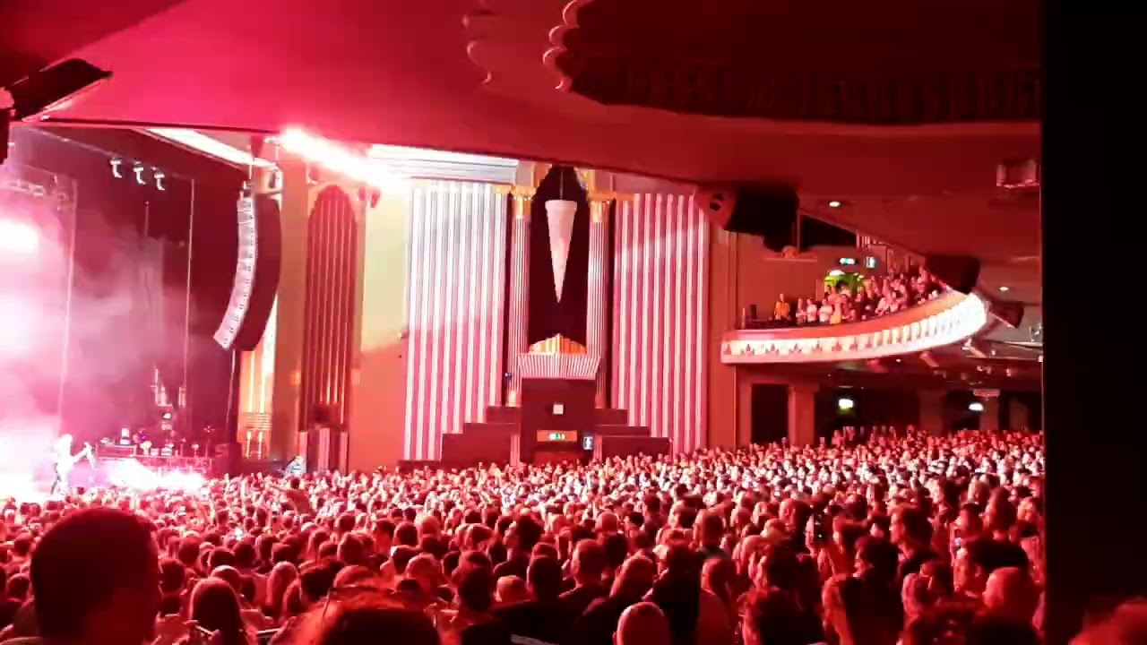 Muse - Map of the Problematique + mystery riff live (crowd view) Hammersmith Apollo 10/05/22