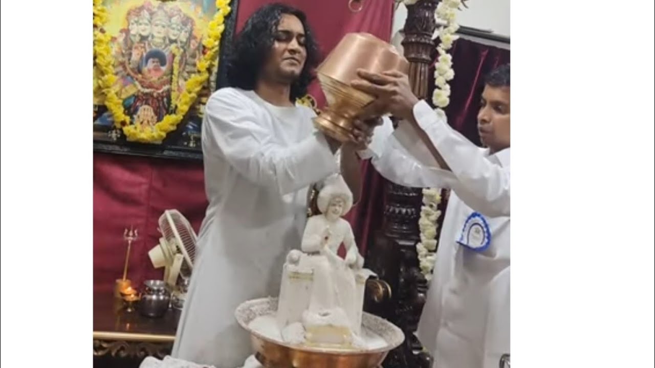 Mahashivaratri pream sai baba miracle (vibhooti abhishekha on satya sai vigraha)@saikruthi6222