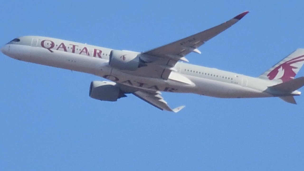 Spectacular Nairobi departures and arrivals, check the 4 engine arrival (breathtaking)