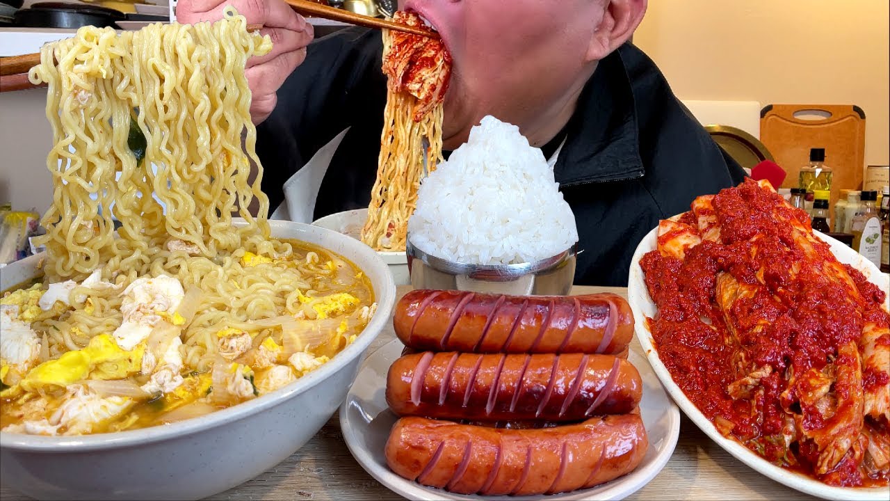 술 진탕 먹고, 안성탕면에 계란6개 + 후랑크소시지 + 매운김치에 + 머슴밥까지 해장은 푸우처럼 MUKBANG