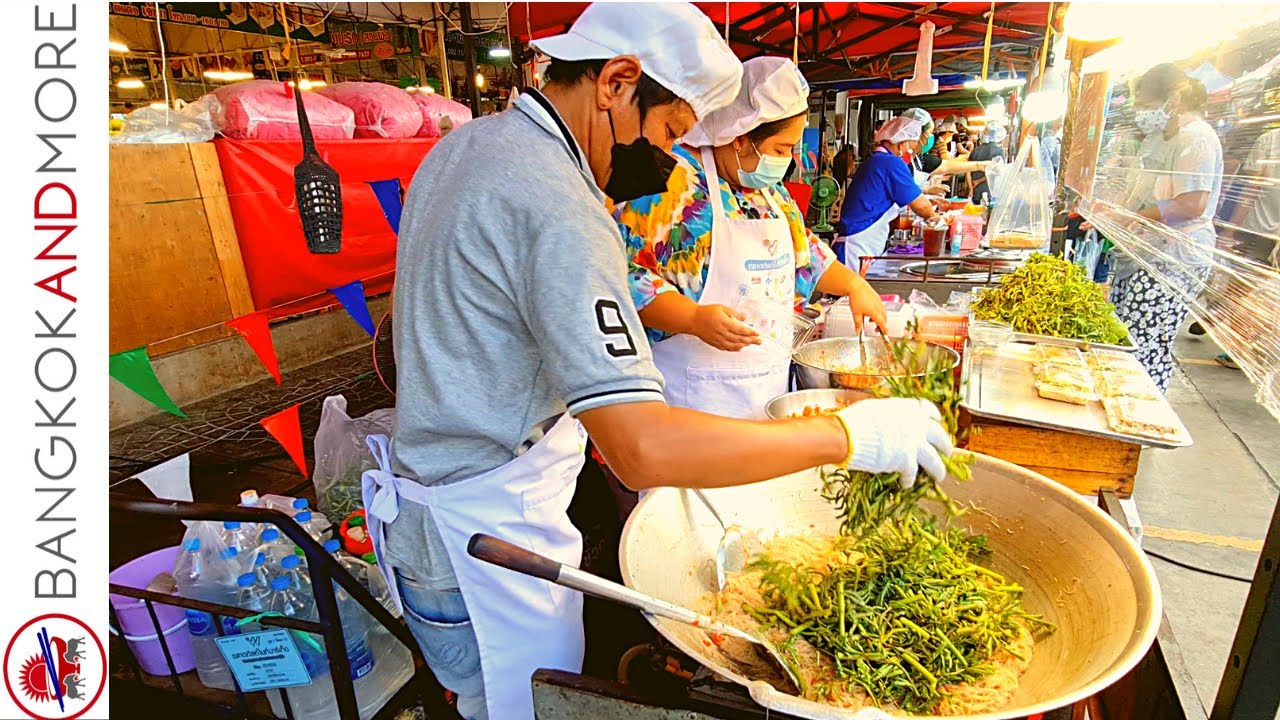 Loving STREET FOOD? Enjoy The Great World Market in BANGKOK