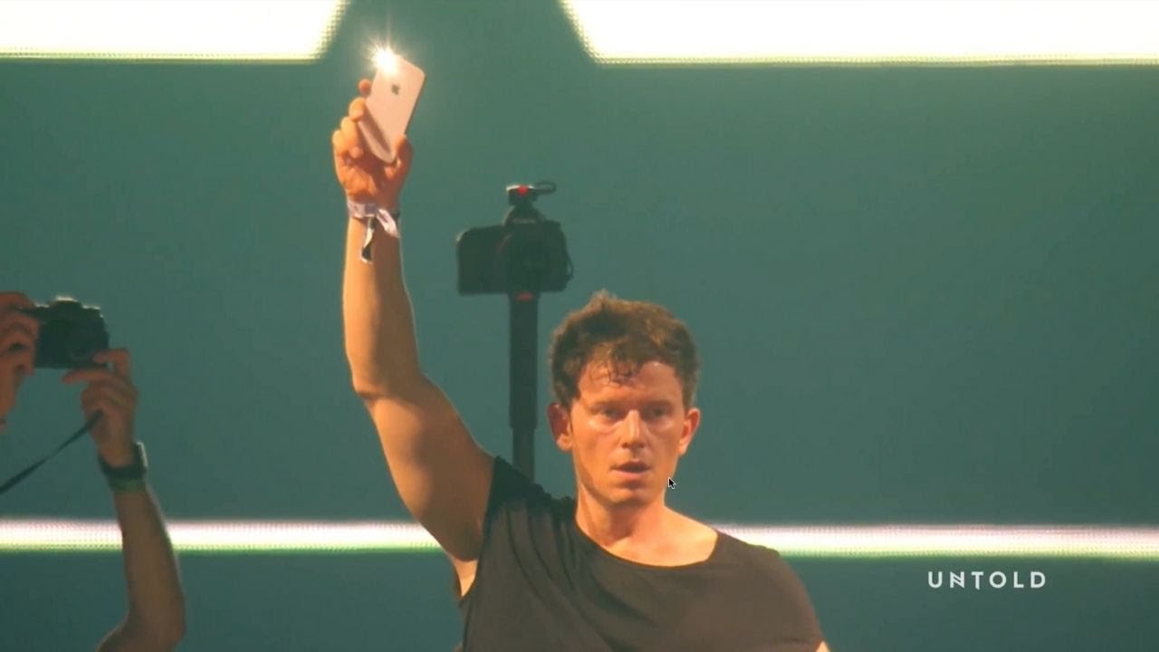 @FeddeLeGrand plays 