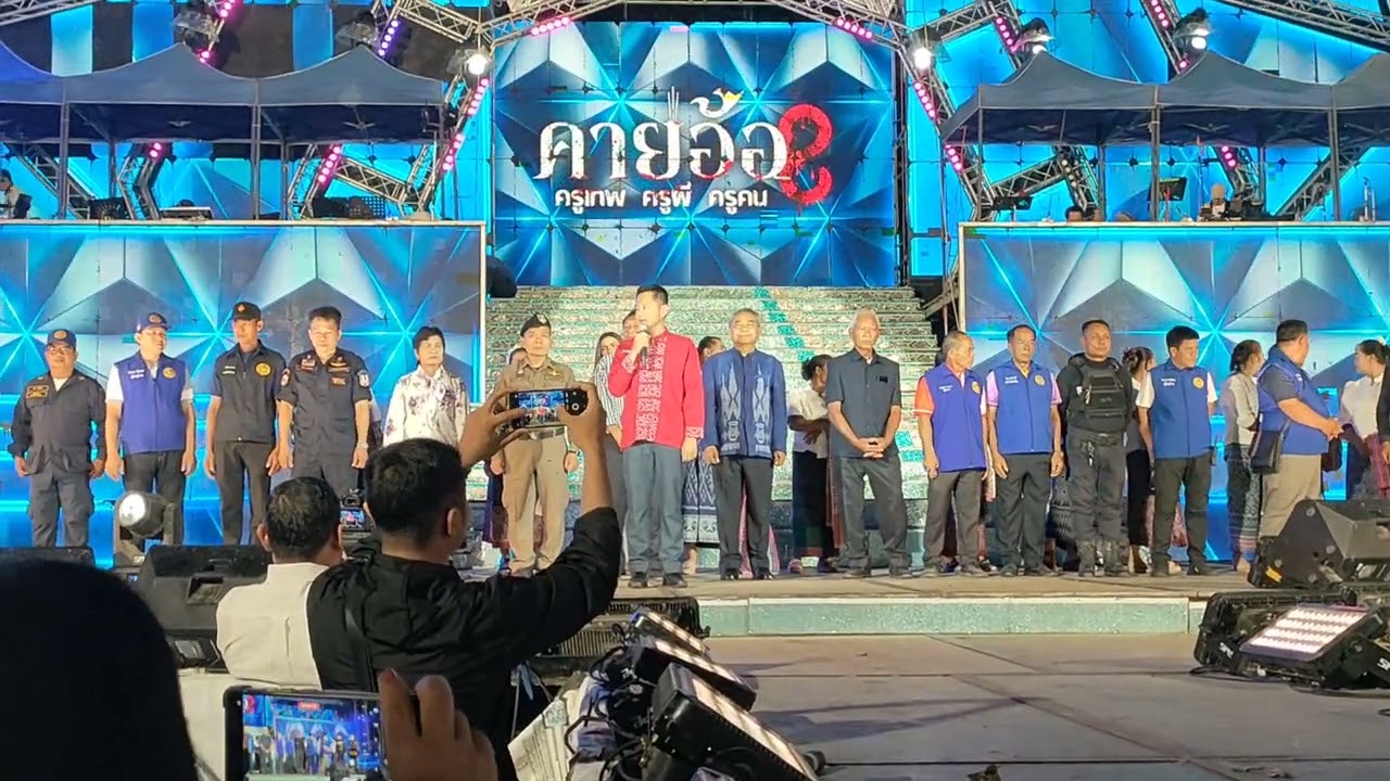 ผู้ใหญ่บ้านและจนท.เปิดงานประกาศกร้าว‼️#คืนนี้อย่า..‼️#สาวน้อยเพชรบ้านแพง #ไทสุรินทร์สัญจร 