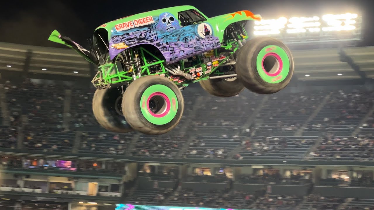 Monster Jam Superstar Challenge 2023 Grave Digger NEON (Adam Anderson) FREESTYLE - Anaheim CA