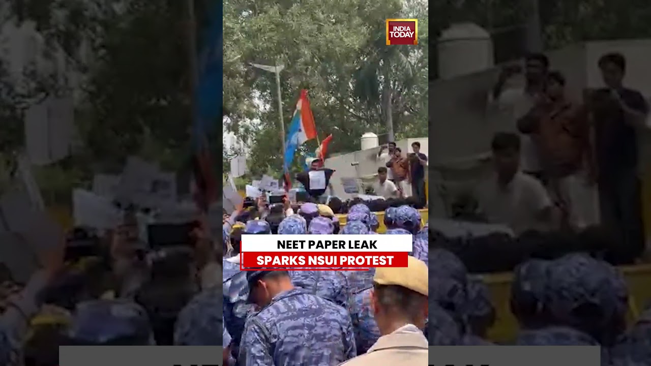 NEET Paper Leak Sparks NSUI Protest in Delhi #neet #protest #delhi #nsui #nsuiprotest #rajasthan